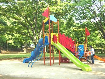 2記念公園遊具設置工事345.jpg